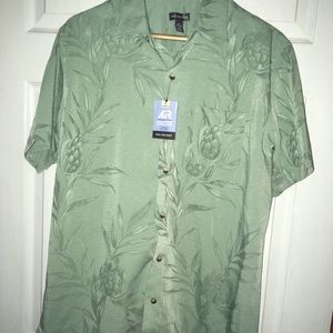 Fun & Classy Van Heusen Button Down Hawaiian Shirt